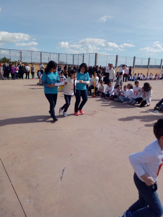 El colegio Santo Domingo San Miguel de Mula celebra una carrera solidaria a beneficio de AELIP, con motivo del Día de la Paz