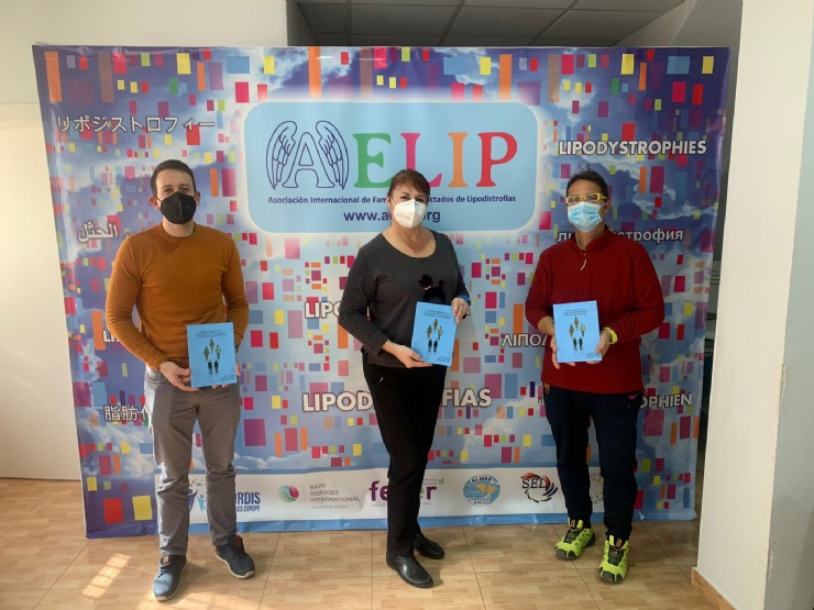 AELIP maqueta más 200 Guías de diagnóstico y tratamiento de las Lipodistrofias en Inglés y Portugués para enviar a sus delegaciones internacionales 