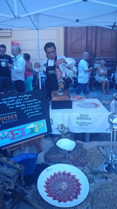 El IV Concurso de Cortador de Jamón Rubén Arroba solidario con la Lipodistrofia