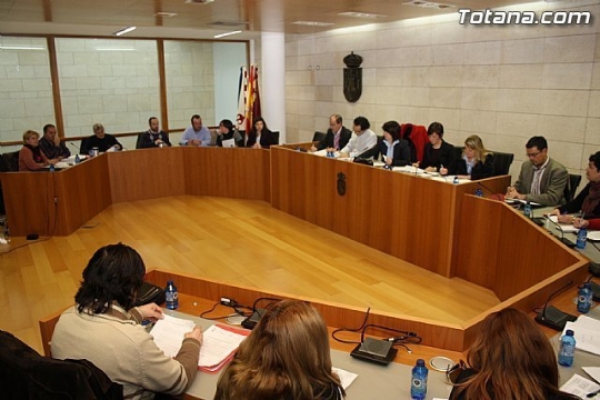 El Pleno del Ayuntamiento de Totana acordó instar al Gobierno de España,  que en el ámbito de sus competencias desarrollen las 13 actuaciones prioritarias