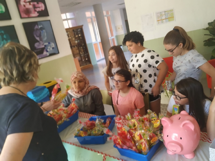 El IES San Juan Bosco reparte 1.000 euros entre D´Genes y AELIP, recaudados a través de diferentes iniciativas sociales y culturales realizadas a lo largo del curso 2018-19