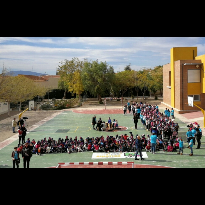 El colegio Comarcal Deitania de Totana celebra un acto de apoyo a las lipodistrofias