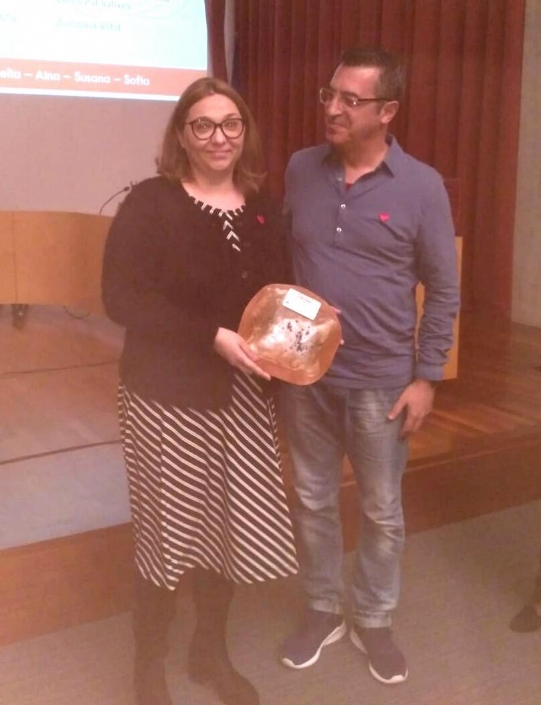 Vanesa Gomila, miembro de la directiva de AELIP, recibió el premio Organización de pacientes otorgado por la Fundación para personas con discapacidad de Menorca, en el marco del VIII Encuentro de Enfermedades Raras que organizó