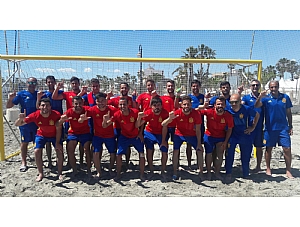 La Selección Española de fútbol playa muestra su apoyo a las lipodistrofias