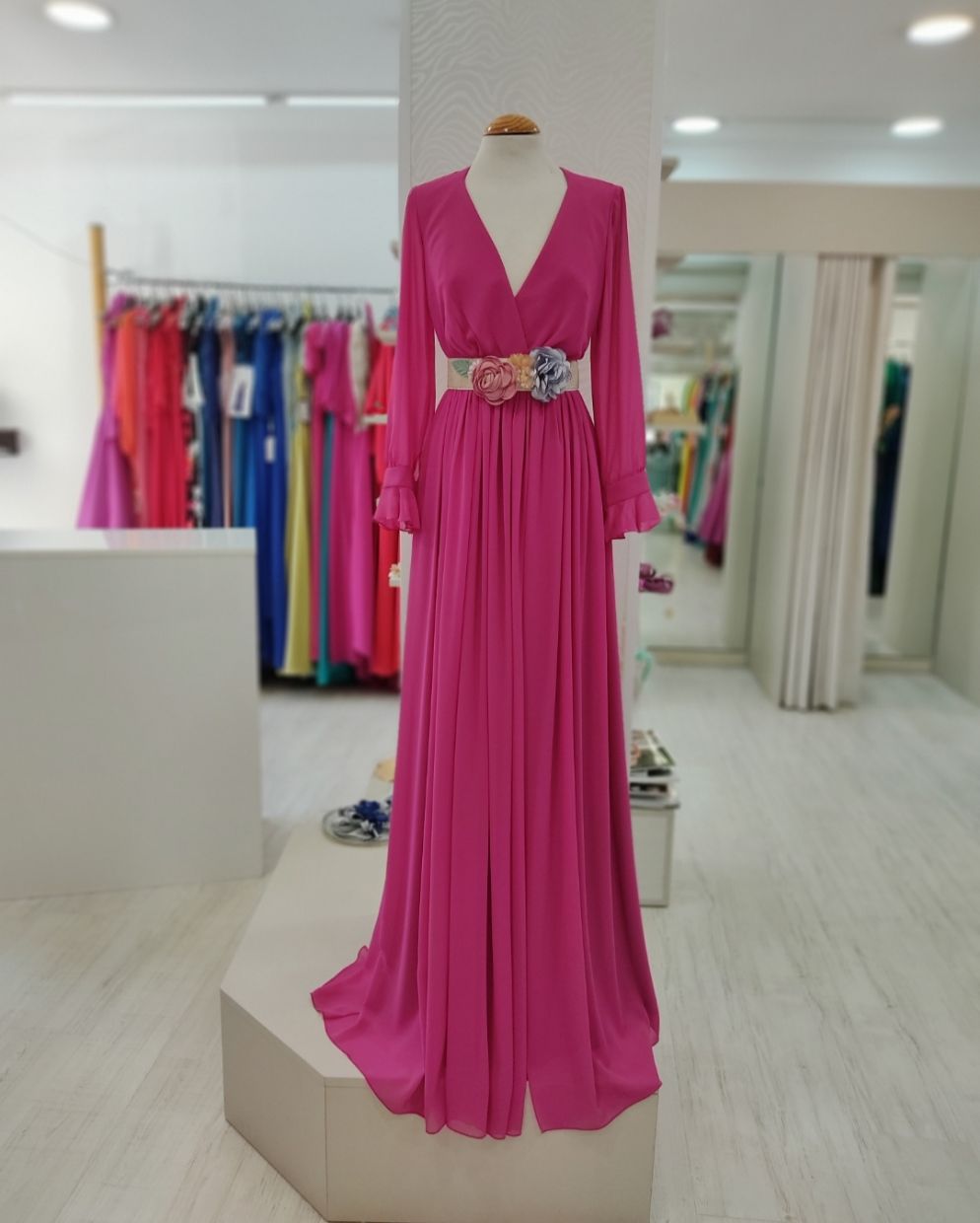 VESTIDO FUCSIA LARGA CON CINTURÓN