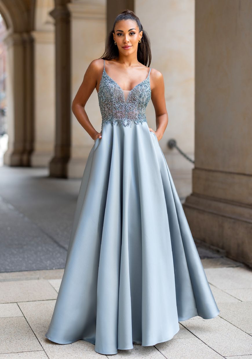 Vestido de pedrería azul acero