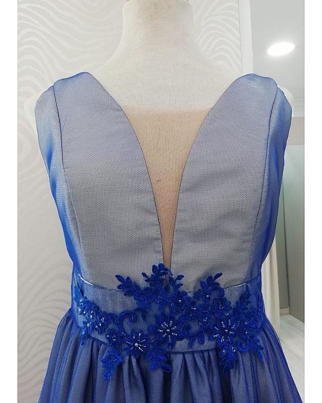 VESTIDO EN AZUL CON FALDA DE VUELO - Foto 1