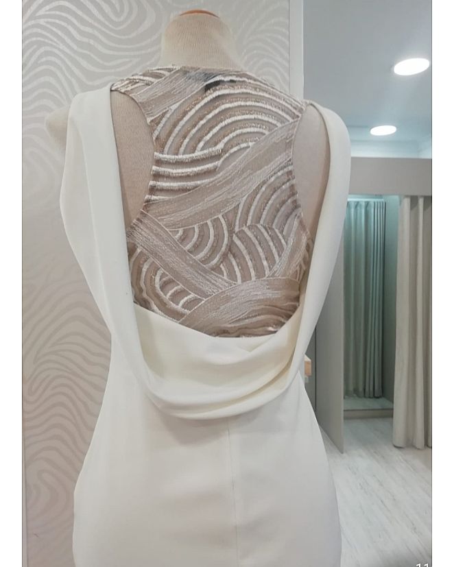 VESTIDO EN BLANCO CON DETALLE EN ESPALDA  - Foto 1