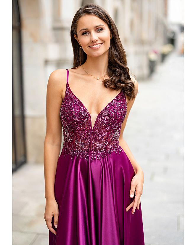 VESTIDO FALDA CAPA EN SATEN Y CUERPO PEDRERÍA - Foto 1
