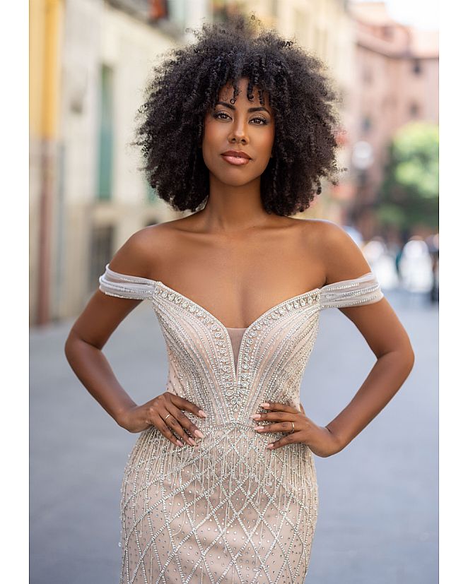 Vestido de pedrería color arena - Foto 1