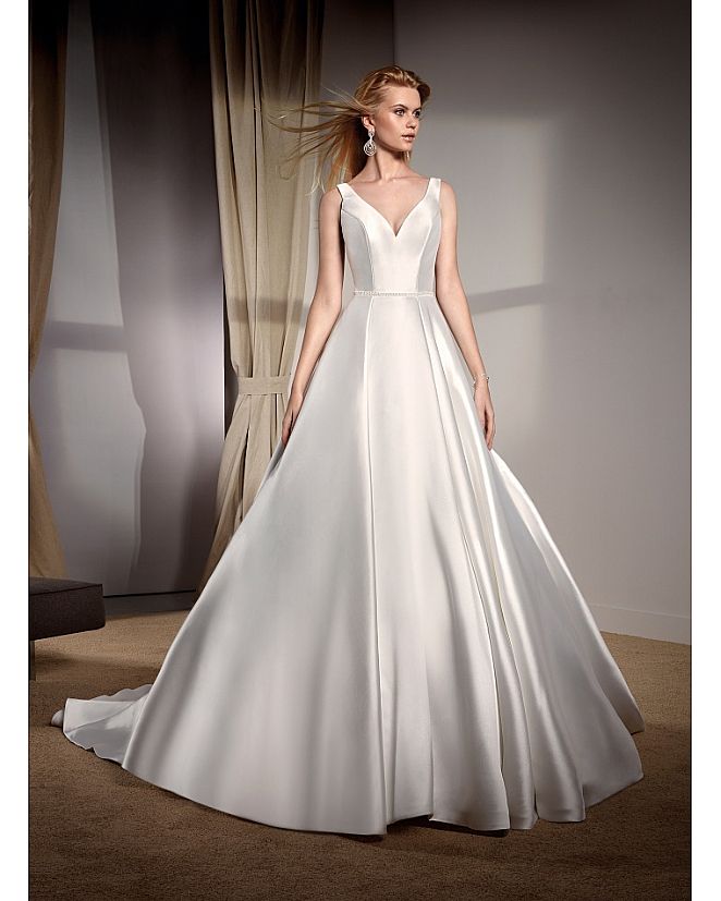 Producto: Vestido Novia escote de pico 