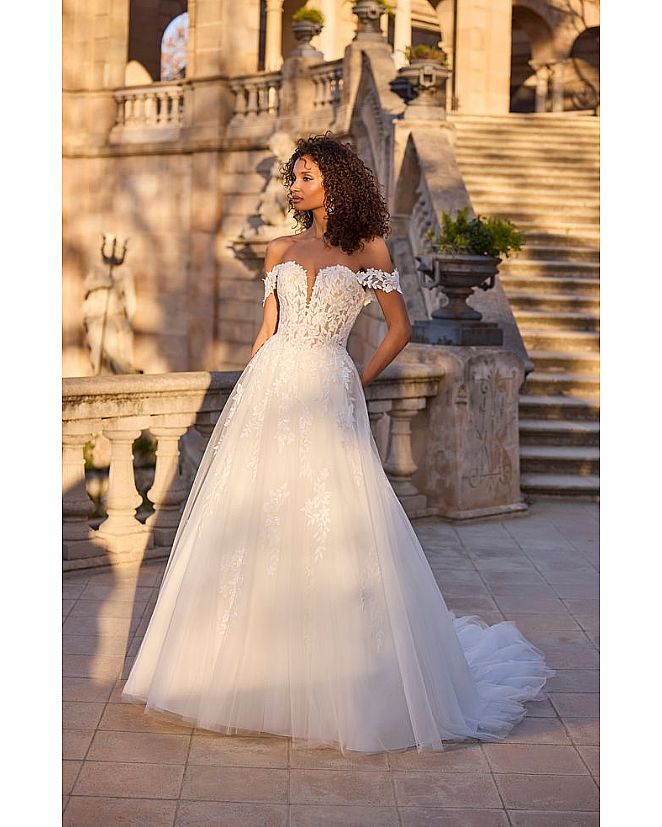 VESTIDO ESTILO PRINCESA CON HOMBROS DESMONTABLES - Foto 1