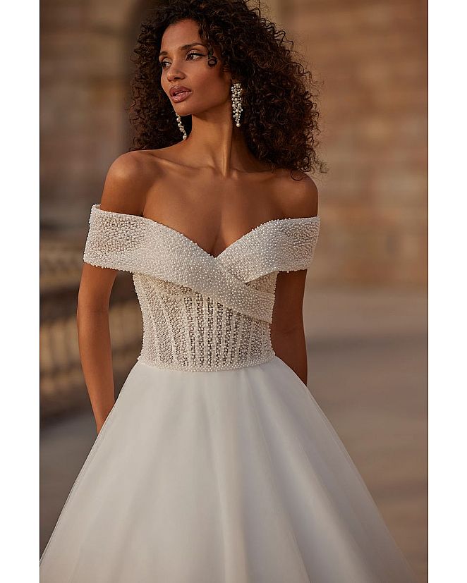 VESTIDO CORTE PRINCESA CON CUERPO DE BOLITAS Y PEDRERÍA - Foto 1