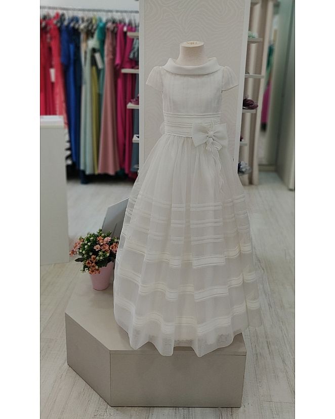 Producto: VESTIDO DE COMUNIÓN DETALLE LAZO EN CINTURA 