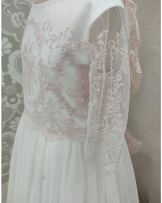 VESTIDO EN BLANCO ROTO CON PUNTILLA EN ESPALDA  - Foto 1