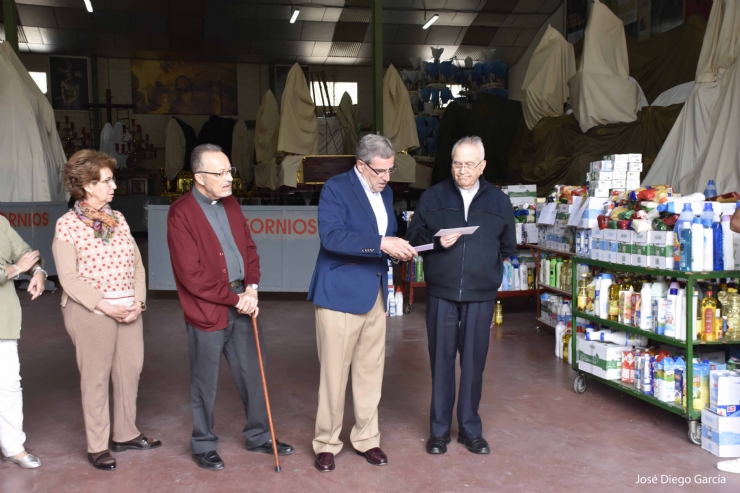 Campaña del Litro. Entrega de Alimentos