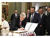 Hermanamiento de la Agrupaciones Marianas Titulares y Besamanos. - Foto 11