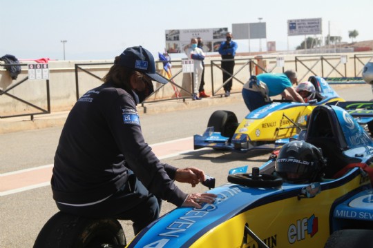 Emerson Fittipaldi Jr. prueba el monoplaza del Campeonato Fórmula Academy FARMU