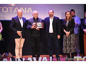 El Club Automóvil de Totana reconocido con la Máscara de Oro de los Carnavales de Totana 2025