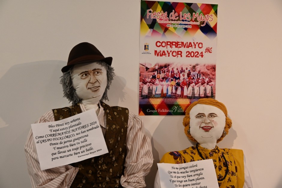 La exposición “Mayeando con los Corremayos Mayores” reúne la memoria de la fiesta y abre sus puertas en la Casa de la Cultura