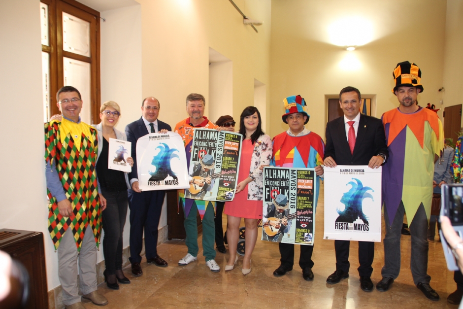 Inaugurada la exposición sobre Los Mayos en el Palacio de San Esteban