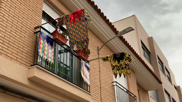 Decoración balcones y ventanas Mayos 2021 - 2