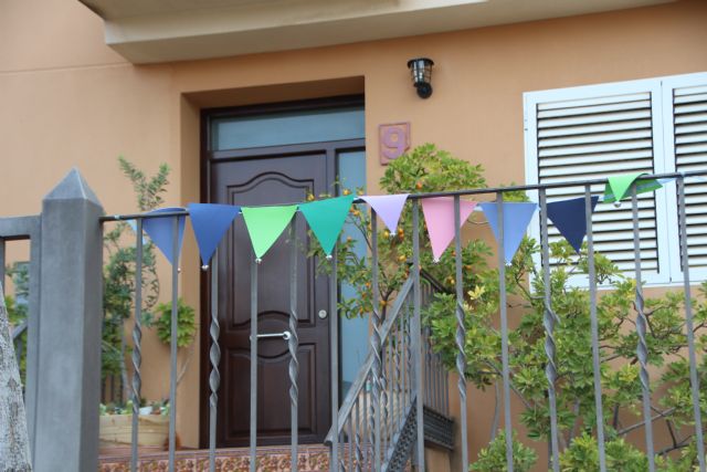 Decoración balcones y ventanas Mayos 2021 - 3