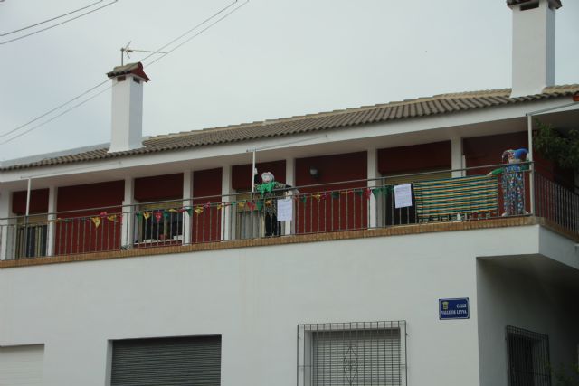 Decoración balcones y ventanas Mayos 2021 - 7