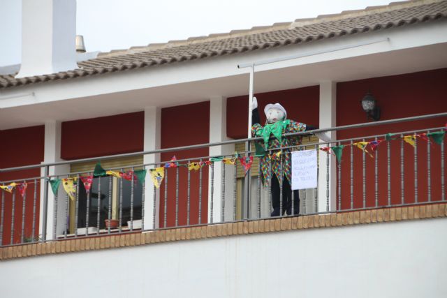 Decoración balcones y ventanas Mayos 2021 - 8