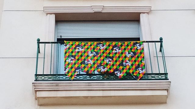 Decoración balcones y ventanas de los vecinos 2020 - 10