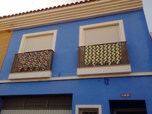 Decoración balcones y ventanas de los vecinos 2020 - 11