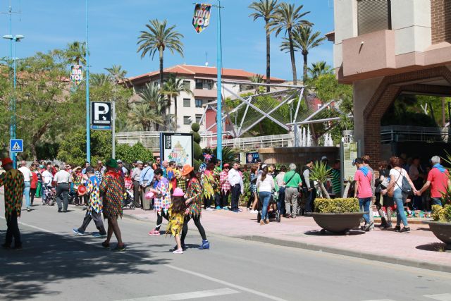 Reparto del pin de la Fiesta de Los Mayos 2017 - 10