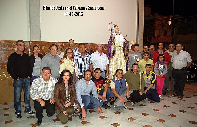 Se presenta la imagen de la Virgen del Calvario a la Hermandad al término de su asamblea extraordinaria