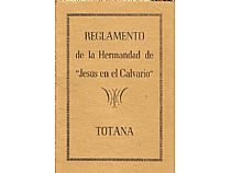 Portada del Reglamento de la Hermandad de Jesús en el Calvario aprobado por las autoridades civiles y eclesiásticas en octubre de 1952, en una edición del  tipógrafo totanero Fernando Navarro del año 1955