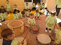 MIEMBROS DE LA BANDA VISITAN LA ESCUELA INFANTIL CARMEN BARO - Foto 6