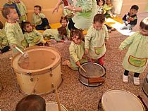 MIEMBROS DE LA BANDA VISITAN LA ESCUELA INFANTIL CARMEN BARO - Foto 8