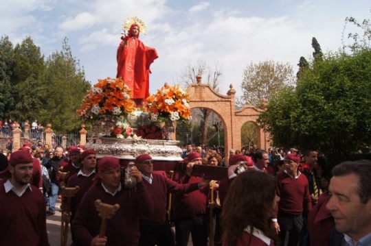 La Patrona de Totana regresa a su Santuario tras la restauración de su retablo del Altar Mayor