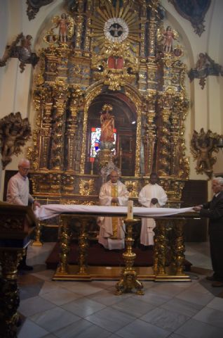 La Patrona de Totana regresa a su Santuario tras la restauración de su retablo del Altar Mayor