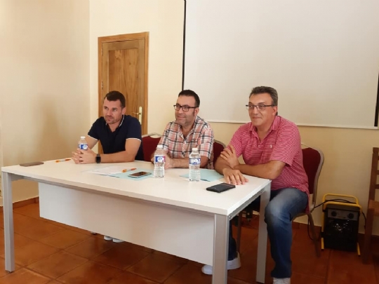 Reunion entre el Patronato de La Santa y los representantes de los grupos politicos municipales de Totana.