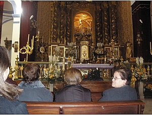 Santa Eulalia permanecera en la Iglesia Parroquial de Santiago durante la restauracion del retablo.