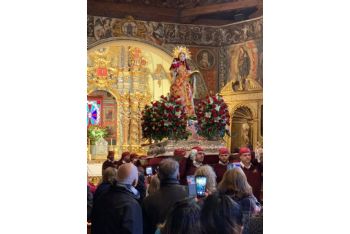 Miles de personas acompañan la imagen de Santa Eulalia en su romería de bajada a Totana en un gran ambiente festivo