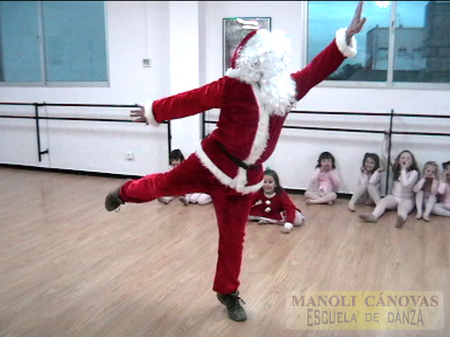 Papá Noel visita los alumnos de pre-ballet