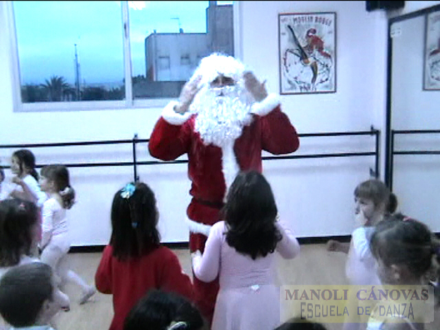 Papá Noel visita los alumnos de pre-ballet