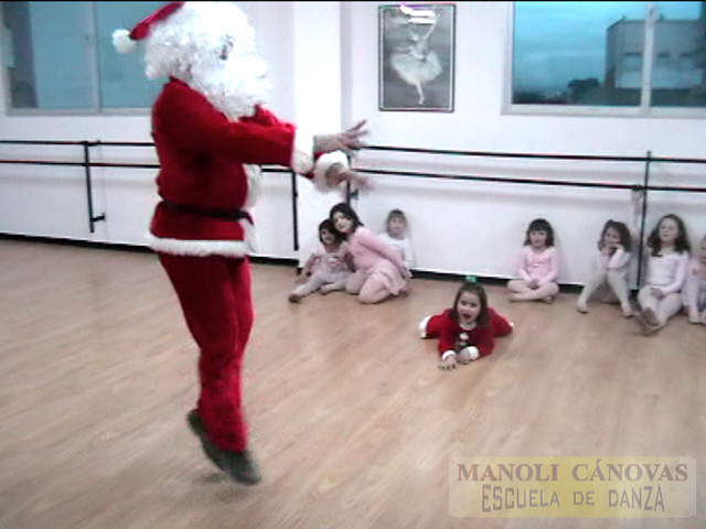 Papá Noel visita los alumnos de pre-ballet