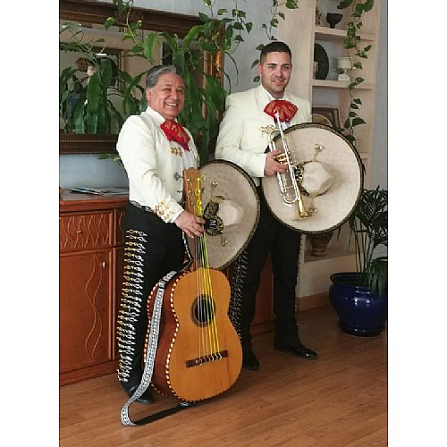 Homenaje a Juan Gabriel con el imitador Roberto Martínez Aguilar - Foto 5
