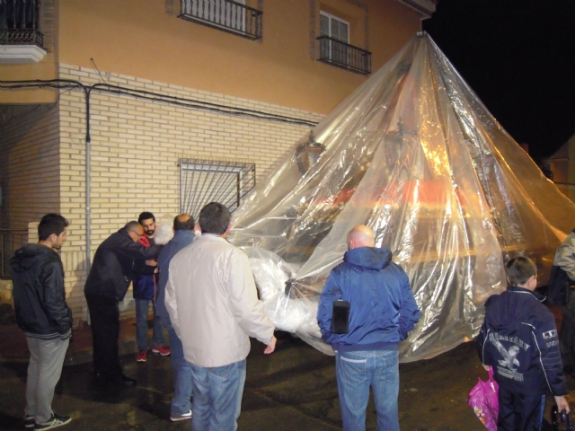 A PESAR DE LA LLUVIA EL ECCE HOMO FUE TRASLADADO A LA IGLESIA.