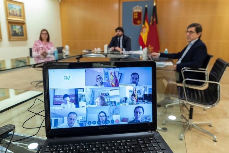 Gaspar Miras se reúne por vía telemática con el Presidente de la Región