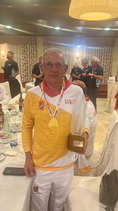 Tomás Mario Cerro, del Club de Pesca Puerto de Mazarrón, medalla de oro por selecciones en el nacional Mar-costa