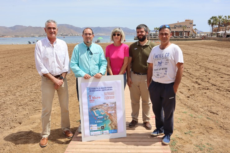 Vuelve la 'Vuelta a Nado al Faro de Mazarrón'