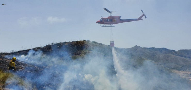 Bomberos de Mazarrón colaboran en la extinción de un incendio en Fuente Álamo